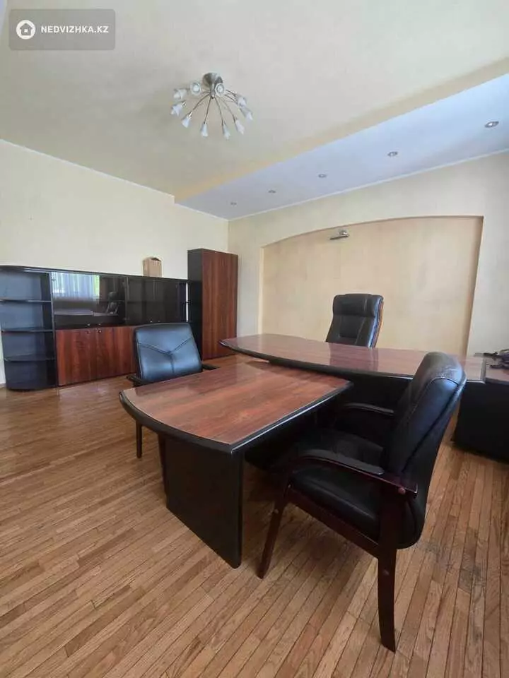Офис, этаж 1 из 2, 20 м², На длительный срок