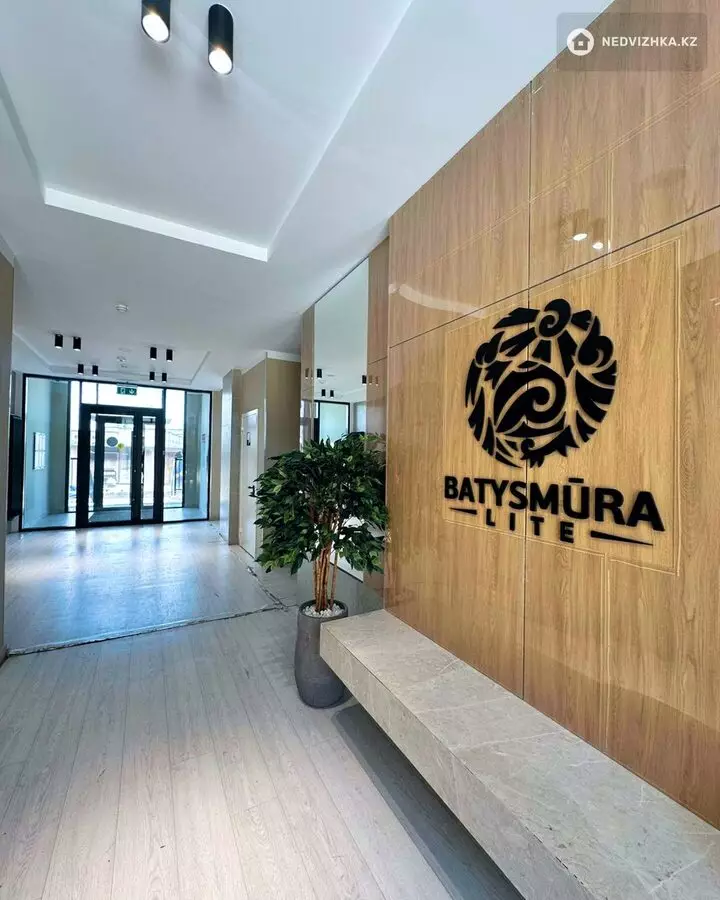 2-комнатная квартира, этаж 2 из 9, 64 м², фотография 2