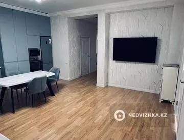 4-комнатная квартира, этаж 4 из 5, 115 м², миниатюра 3