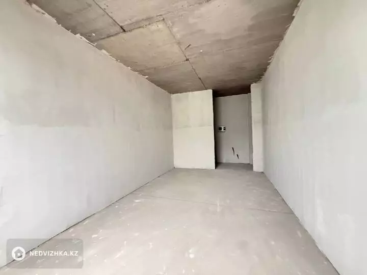 3-комнатная квартира, этаж 12 из 12, 87 м², фотография 2