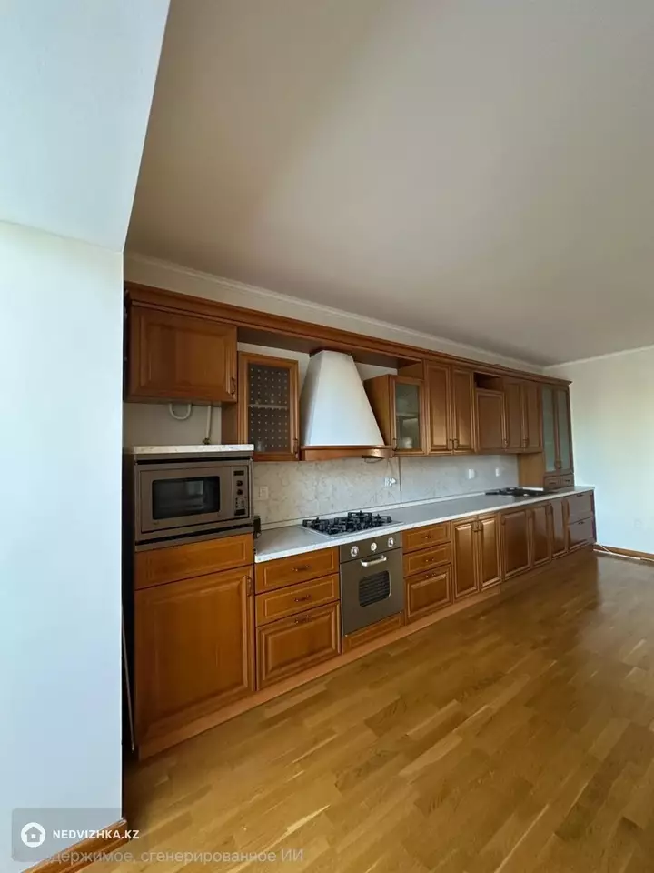 3-комнатная квартира, этаж 3 из 8, 190 м², фотография 2