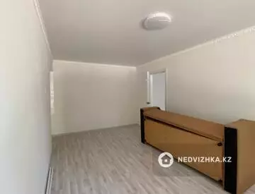 2-комнатная квартира, этаж 1 из 5, 45 м², миниатюра 2