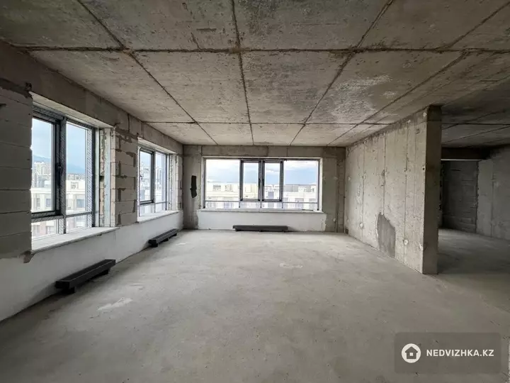 4-комнатная квартира, этаж 14 из 14, 167 м², фотография 3