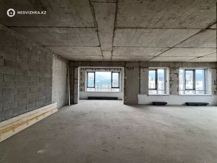 4-комнатная квартира, этаж 14 из 14, 167 м², фотография 2