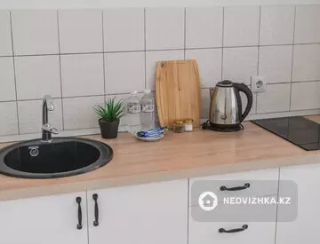 1-комнатная квартира, этаж 6 из 12, 40 м², Посуточно, миниатюра 9