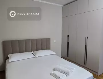 1-комнатная квартира, этаж 3 из 4, 38 м², Посуточно, миниатюра 1