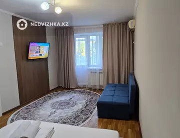 1-комнатная квартира, этаж 3 из 4, 38 м², Посуточно, миниатюра 2