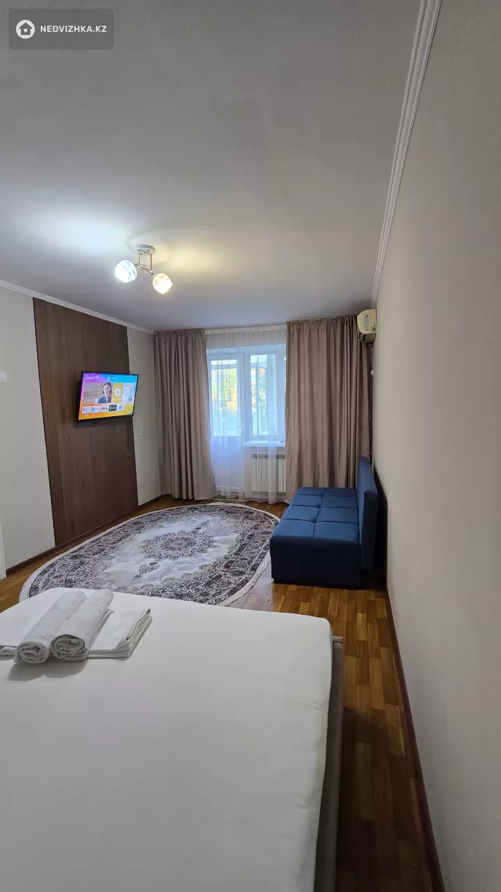 1-комнатная квартира, этаж 3 из 4, 38 м², Посуточно, фотография 2