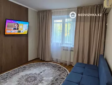 1-комнатная квартира, этаж 3 из 4, 38 м², Посуточно, миниатюра 3