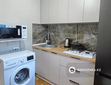 1-комнатная квартира, этаж 3 из 4, 38 м², Посуточно, миниатюра 4