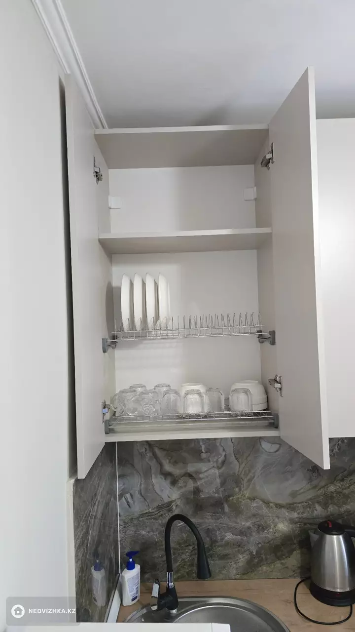 1-комнатная квартира, этаж 3 из 4, 38 м², Посуточно, фотография 5
