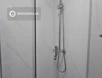 1-комнатная квартира, этаж 3 из 4, 38 м², Посуточно, миниатюра 7
