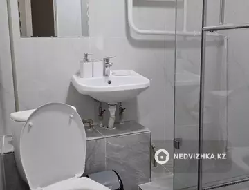1-комнатная квартира, этаж 3 из 4, 38 м², Посуточно, миниатюра 8