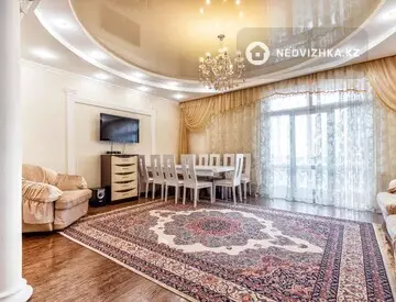 3-комнатная квартира, этаж 24 из 30, 150 м², Посуточно