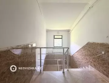 3-комнатная квартира, этаж 3 из 3, 88 м², миниатюра 2