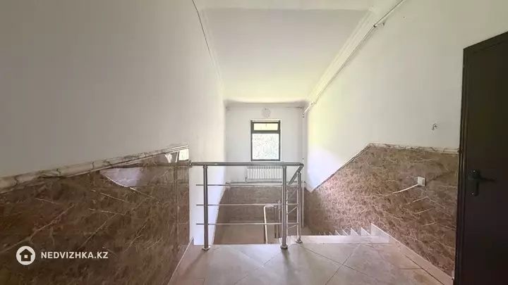 3-комнатная квартира, этаж 3 из 3, 88 м², фотография 2