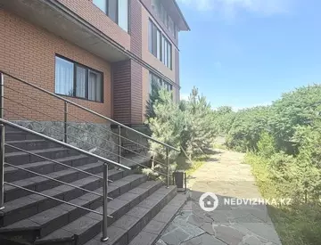3-комнатная квартира, этаж 3 из 3, 88 м², миниатюра 1