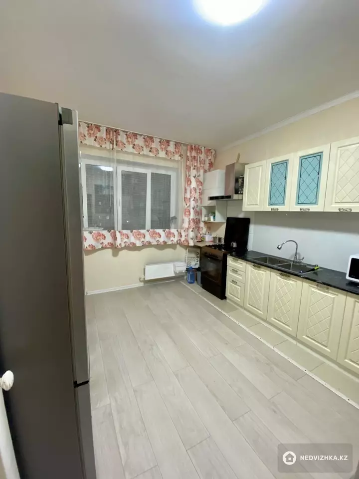 2-комнатная квартира, этаж 9 из 9, 60 м², фотография 2