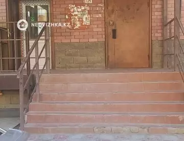 1-комнатная квартира, этаж 1 из 9, 39 м², По часам