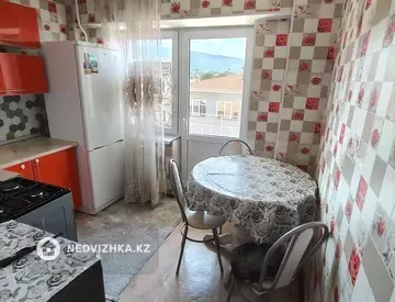 1-комнатная квартира, этаж 4 из 5, 37 м², На длительный срок