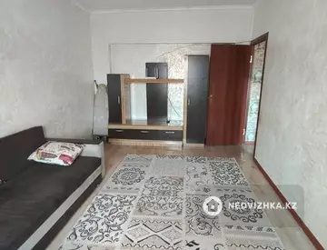 1-комнатная квартира, этаж 4 из 5, 37 м², На длительный срок