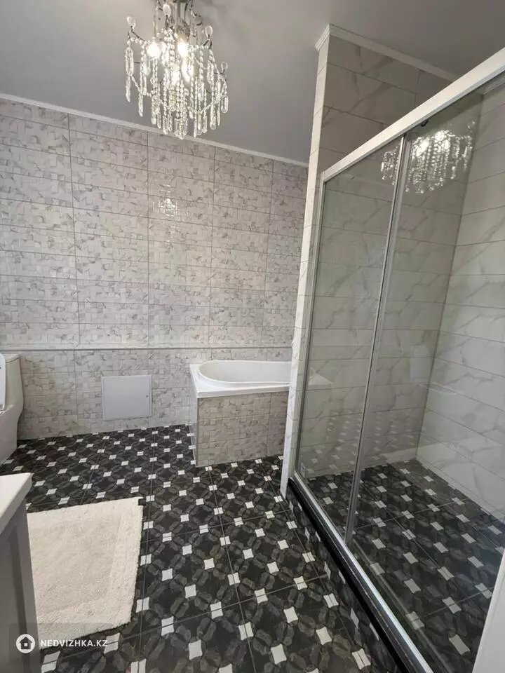 5-комнатный дом, 8 соток, 225 м², фотография 2