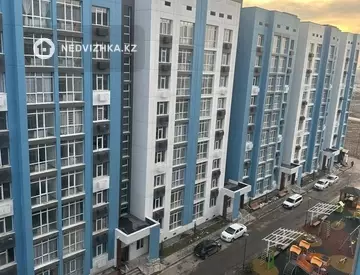 2-комнатная квартира, этаж 8 из 9, 38 м²