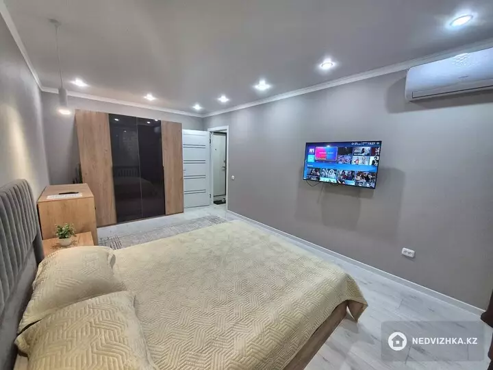 1-комнатная квартира, этаж 2 из 5, 32 м², Посуточно, фотография 2