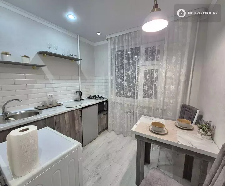 1-комнатная квартира, этаж 2 из 5, 32 м², Посуточно, фотография 4