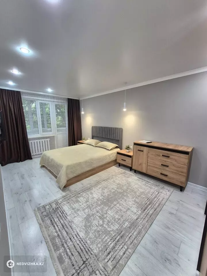 1-комнатная квартира, этаж 2 из 5, 32 м², Посуточно, фотография 3