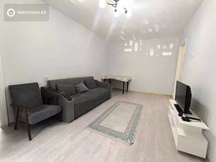 2-комнатная квартира, этаж 2 из 5, 42 м², фотография 2
