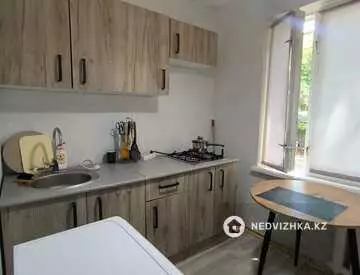 2-комнатная квартира, этаж 2 из 5, 42 м², миниатюра 3