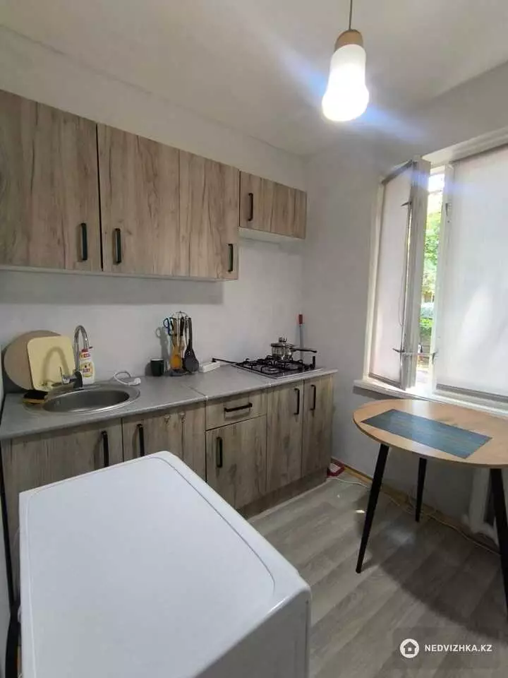 2-комнатная квартира, этаж 2 из 5, 42 м², фотография 3