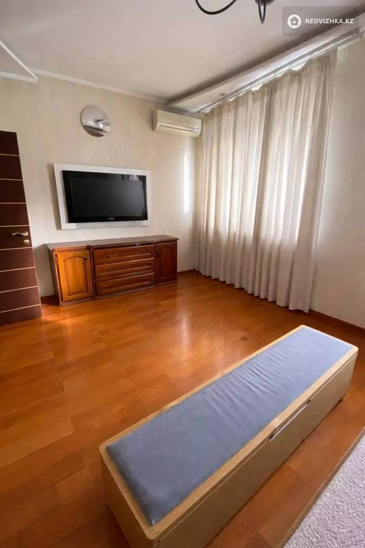 2-комнатная квартира, этаж 2 из 5, 89 м², фотография 2