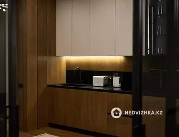 4-комнатная квартира, этаж 7 из 9, 140 м²