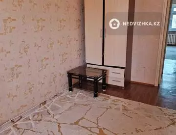 3-комнатная квартира, этаж 4 из 5, 60 м², На длительный срок