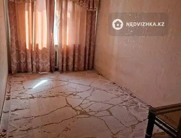 3-комнатная квартира, этаж 4 из 5, 60 м², На длительный срок