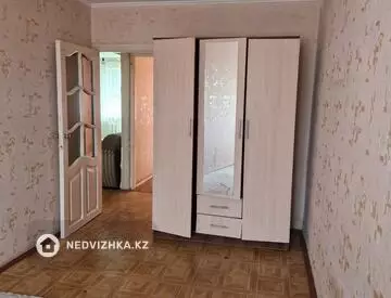 3-комнатная квартира, этаж 4 из 5, 60 м², На длительный срок