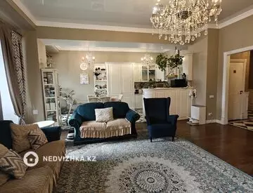 4-комнатная квартира, этаж 3 из 6, 148 м²