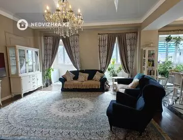 4-комнатная квартира, этаж 3 из 6, 148 м²