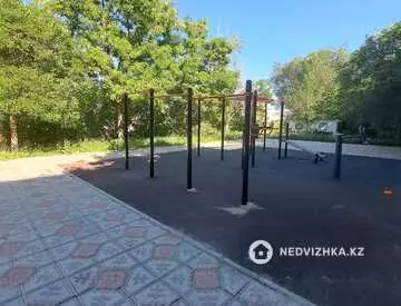 3-комнатная квартира, этаж 4 из 5, 70 м², миниатюра 2