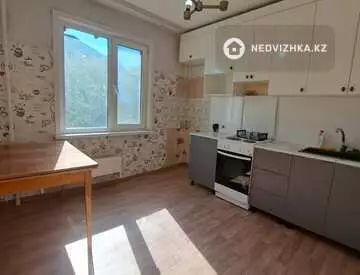 3-комнатная квартира, этаж 4 из 5, 70 м², миниатюра 3