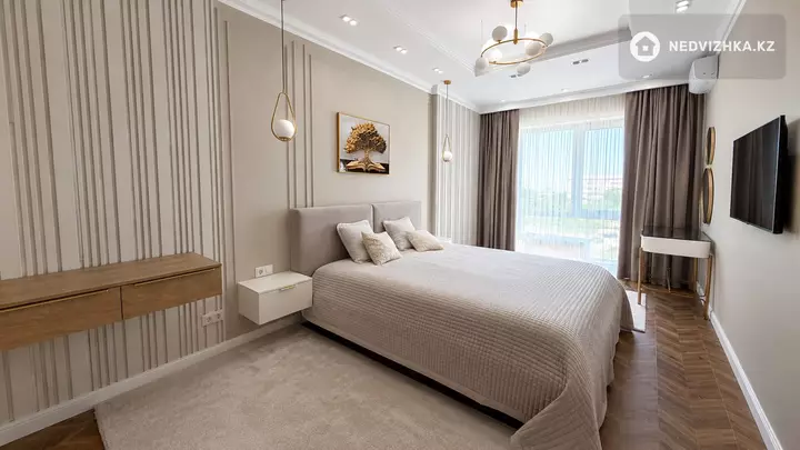 4-комнатная квартира, этаж 4 из 5, 236 м², фотография 4