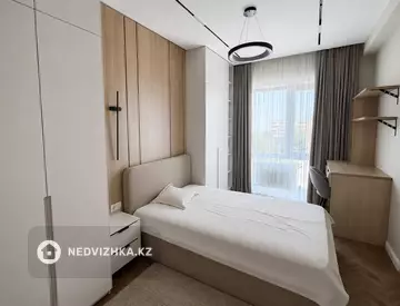 4-комнатная квартира, этаж 4 из 5, 236 м², миниатюра 3