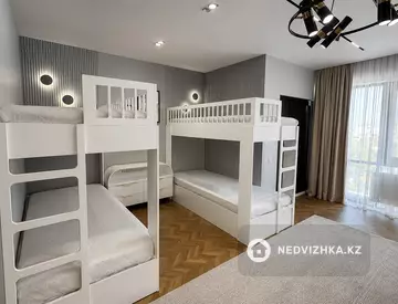 4-комнатная квартира, этаж 4 из 5, 236 м², миниатюра 7