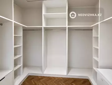4-комнатная квартира, этаж 4 из 5, 236 м², миниатюра 10