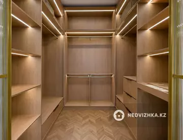 4-комнатная квартира, этаж 4 из 5, 236 м², миниатюра 9