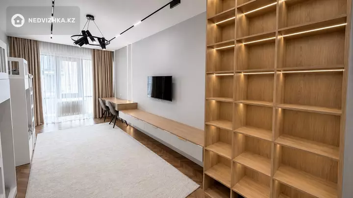 4-комнатная квартира, этаж 4 из 5, 236 м², фотография 5