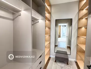 4-комнатная квартира, этаж 4 из 5, 236 м², миниатюра 8