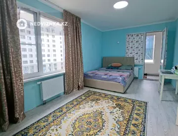 2-комнатная квартира, этаж 4 из 12, 60 м², миниатюра 1